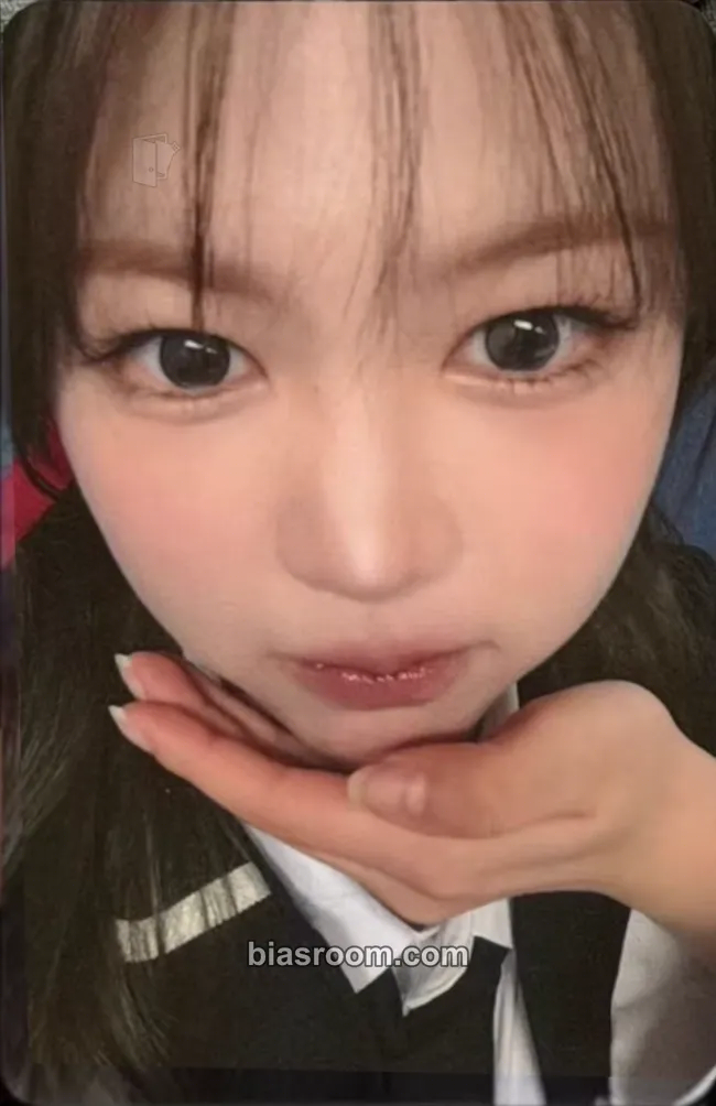 Ye-on FOCUS Photocard - Hearts2Hearts - Hearts2Hearts K-pop photocard