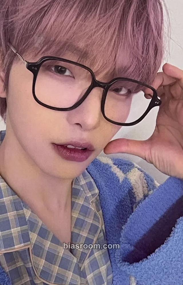 ONEUS - Seoho - Hatchling Album selfie version