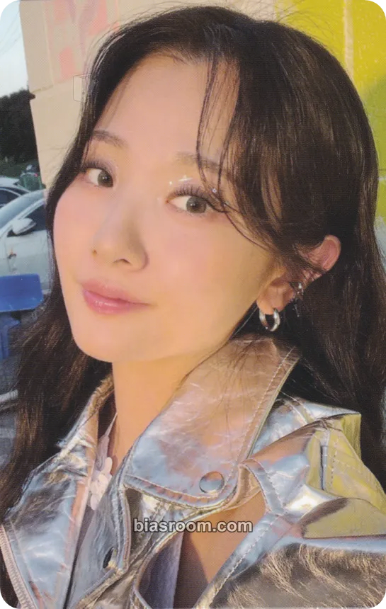 Jiyoung 2025 Asia Tour 'Bloom' Photocard - Bolbbalgan4 - Bolbbalgan4 K-pop photocard