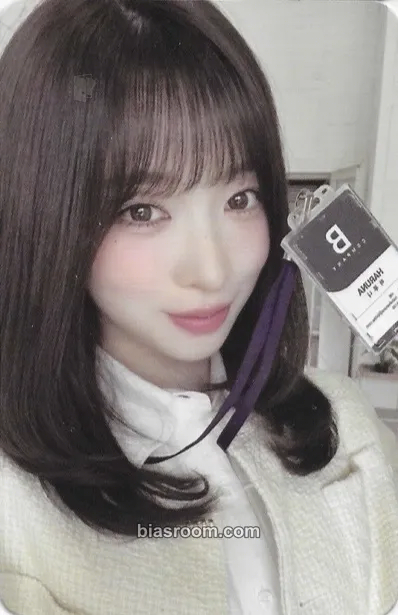 Haruna 2025 Season's Greetings Photocard - Billlie - Billlie K-pop photocard