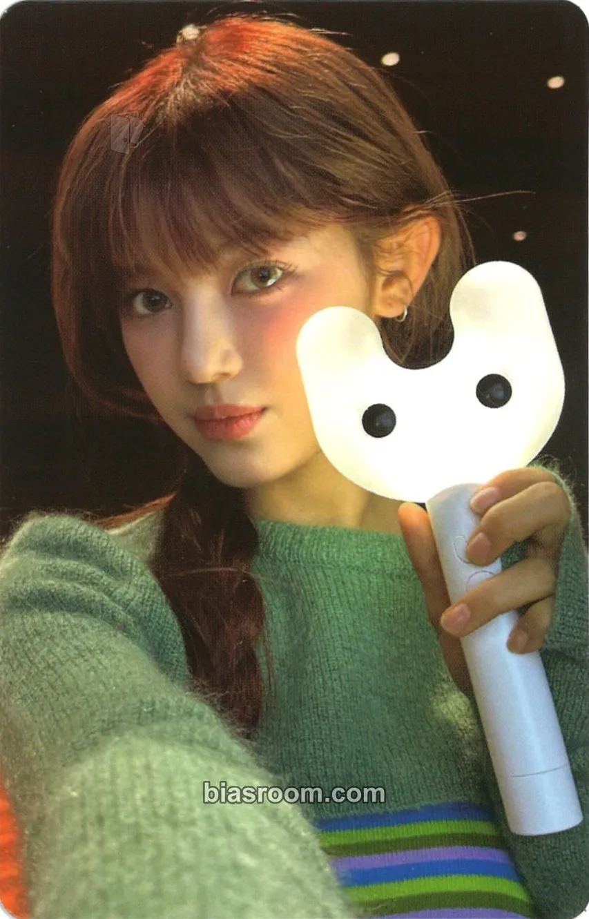 Danielle Binky Bong Photocard - NewJeans - NewJeans K-pop photocard