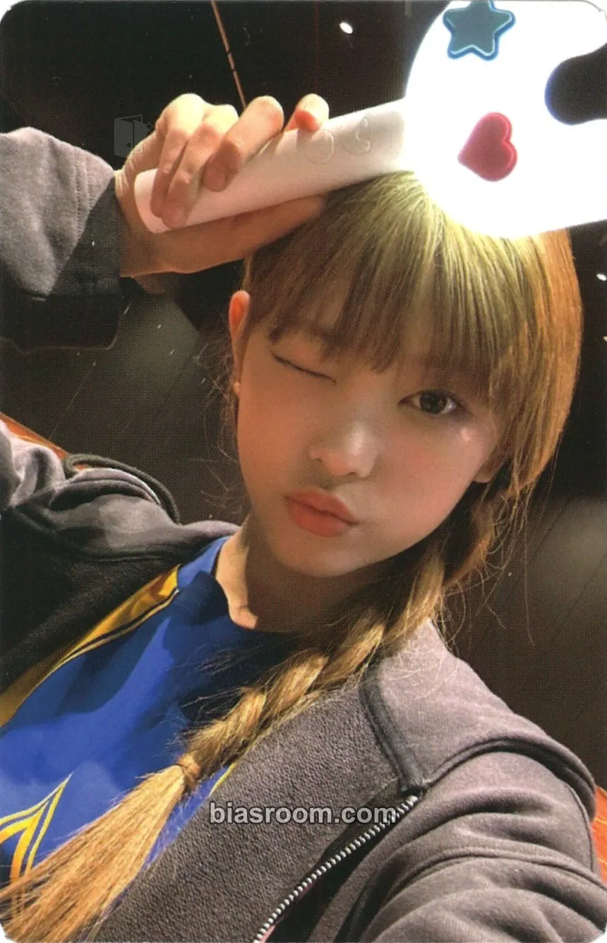 Haerin Binky Bong Photocard - NewJeans - NewJeans K-pop photocard