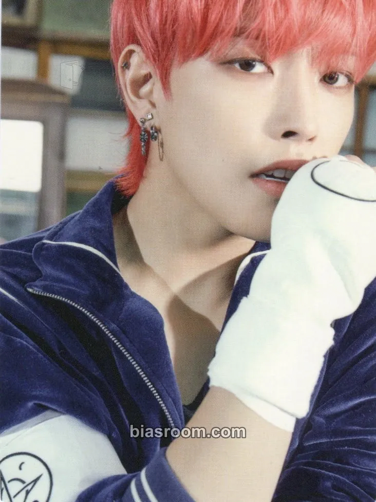 Hongjoong BEYOND : ZERO Photocard - ATEEZ - ATEEZ K-pop photocard