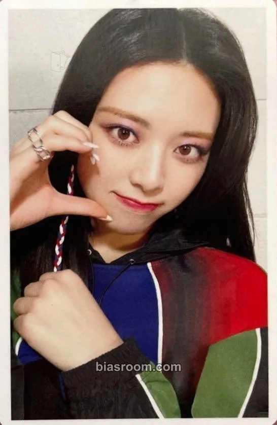 Yuna Voltage Photocard - ITZY - ITZY K-pop photocard