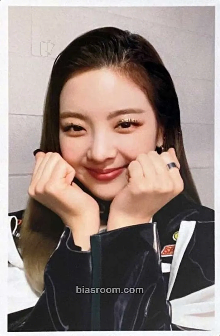 Lia Voltage Photocard - ITZY - ITZY K-pop photocard
