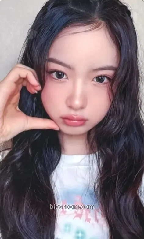 Kya DANCING ALONE Photocard - KiiiKiii - KiiiKiii K-pop photocard