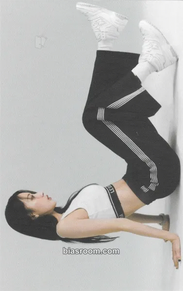 Sakura UNFORGIVEN Photocard - LE SSERAFIM - LE SSERAFIM K-pop photocard