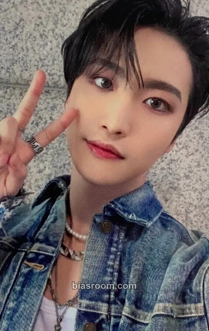 Seonghwa THE WORLD EP.2 : OUTLAW Photocard - ATEEZ - ATEEZ K-pop photocard