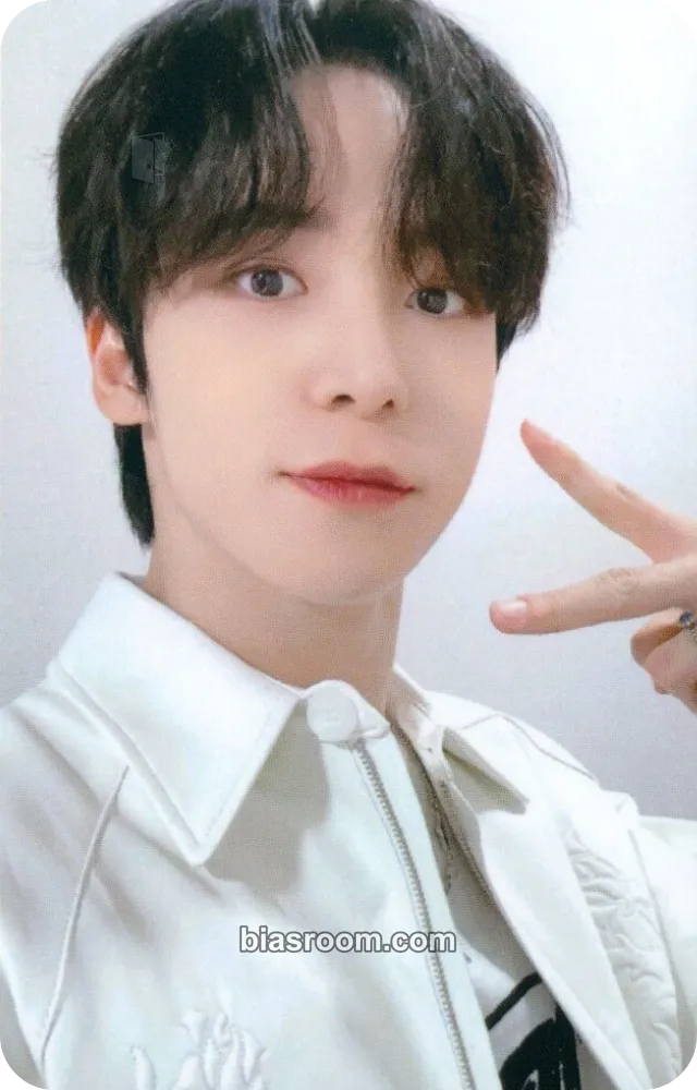 Yunho THE WORLD EP.2 : OUTLAW Photocard - ATEEZ - ATEEZ K-pop photocard