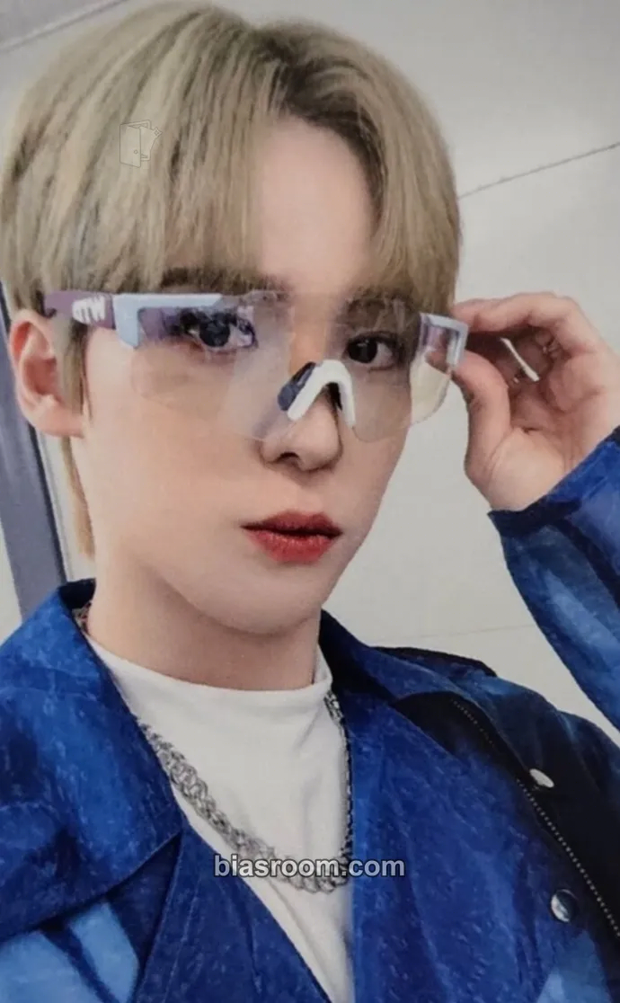 Yunho THE WORLD EP.2 : OUTLAW Photocard - ATEEZ - ATEEZ K-pop photocard