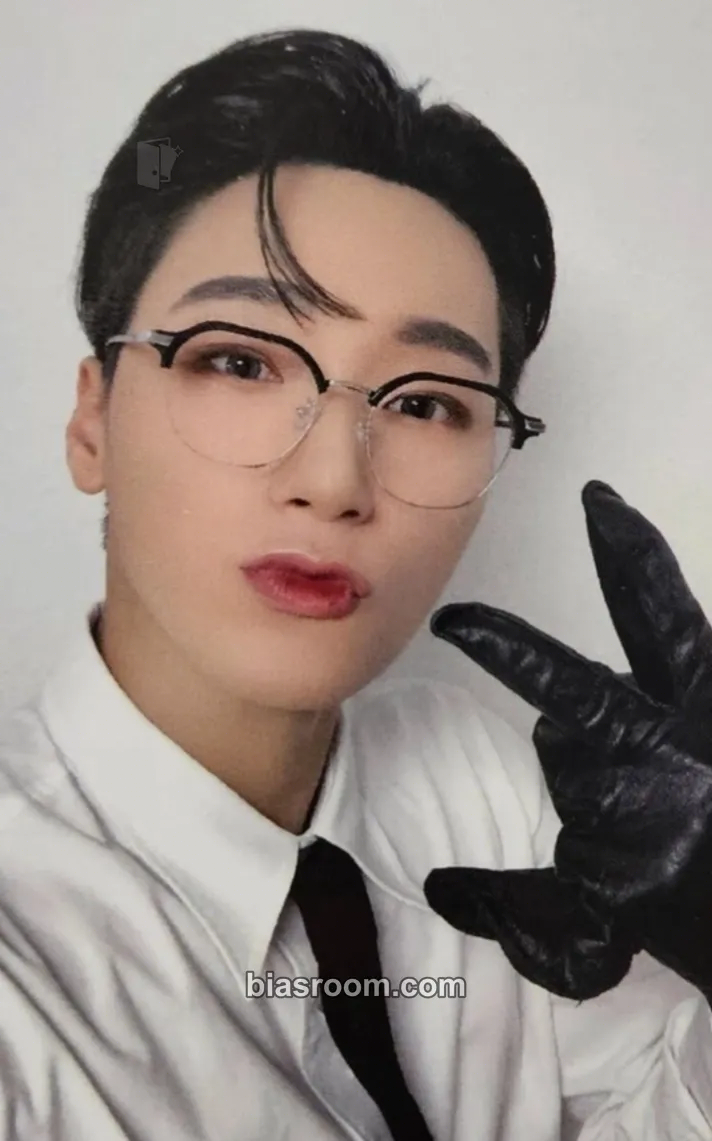 San THE WORLD EP.2 : OUTLAW Photocard - ATEEZ - ATEEZ K-pop photocard