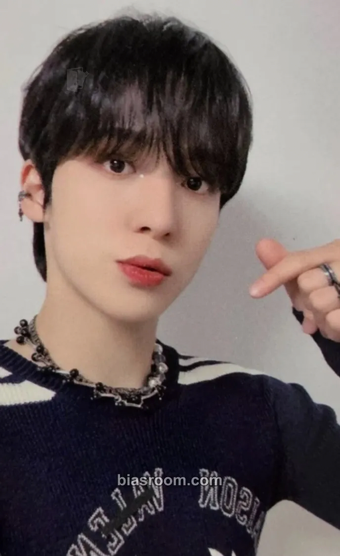Yunho THE WORLD EP.2 : OUTLAW Photocard - ATEEZ - ATEEZ K-pop photocard