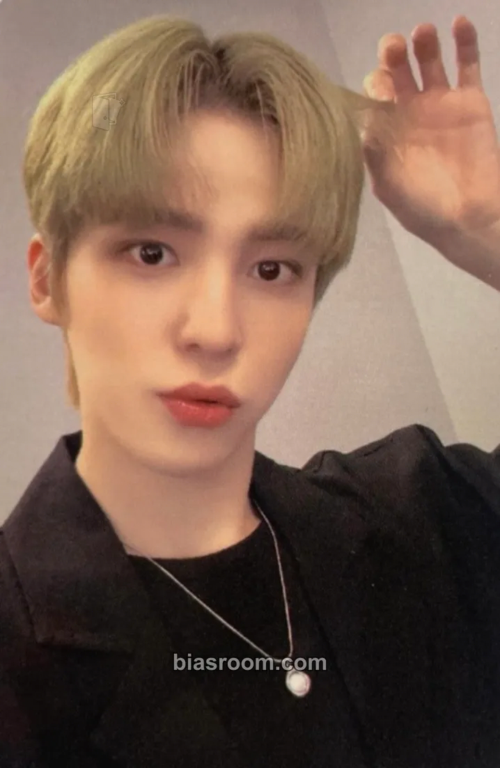 Yunho THE WORLD EP.2 : OUTLAW Photocard - ATEEZ - ATEEZ K-pop photocard