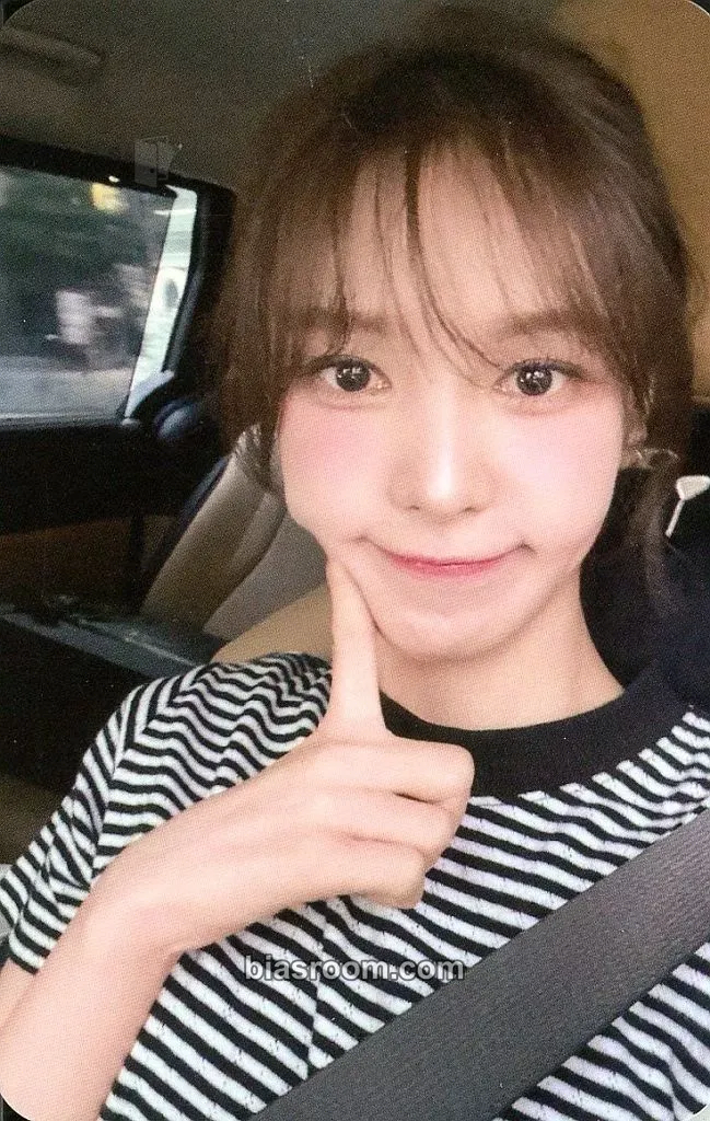 Wendy Cosmic Photocard - Red Velvet - Red Velvet K-pop photocard