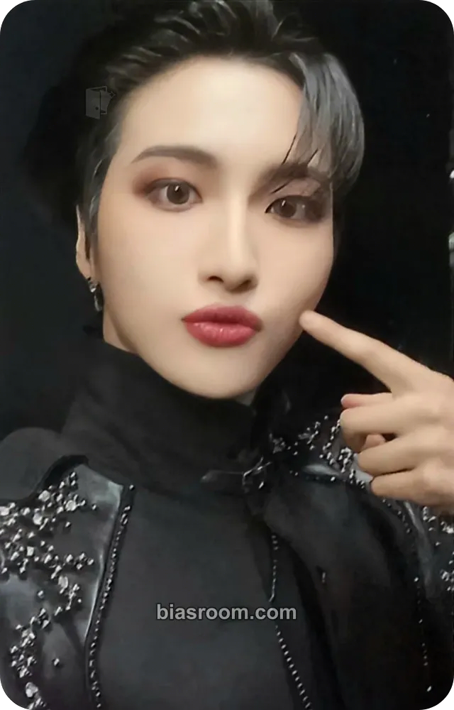 Seonghwa THE WORLD EP.2 : OUTLAW Photocard - ATEEZ - ATEEZ K-pop photocard