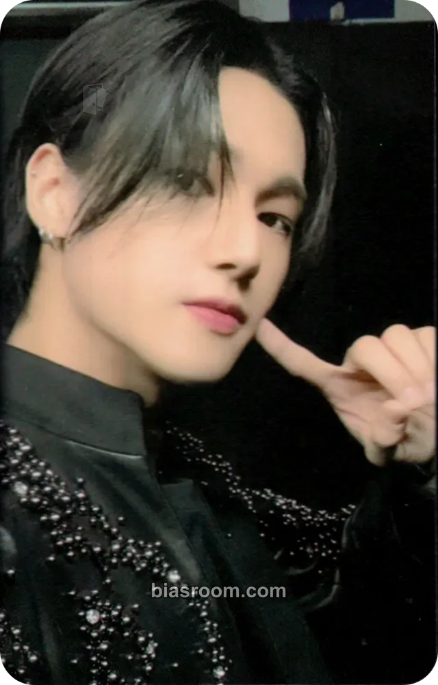 Wooyoung THE WORLD EP.2 : OUTLAW Photocard - ATEEZ - ATEEZ K-pop photocard