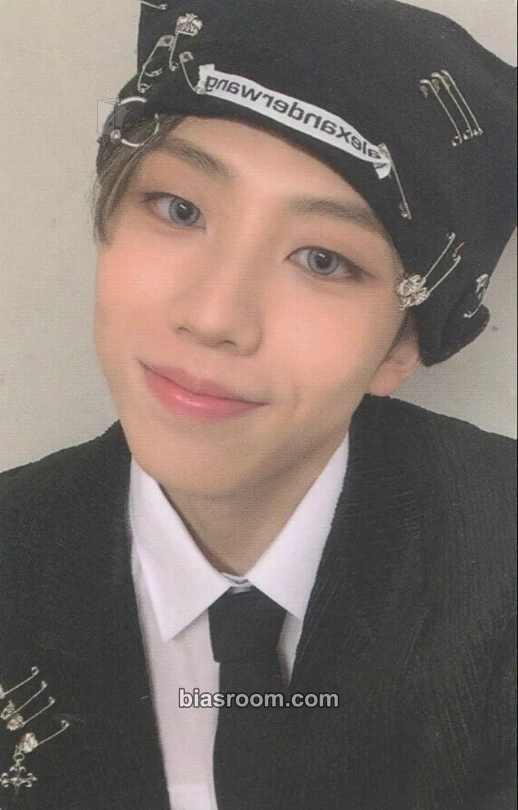 Yungyu 8TURNRISE Photocard - 8TURN - 8TURN K-pop photocard