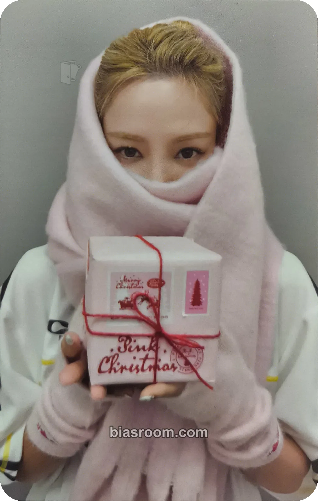 Hyoyeon Pink Christmas Photocard - Girls' Generation - Girls' Generation K-pop photocard