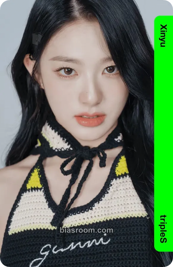 Xinyu Binary01 First Class Objekts Photocard - tripleS - tripleS K-pop photocard