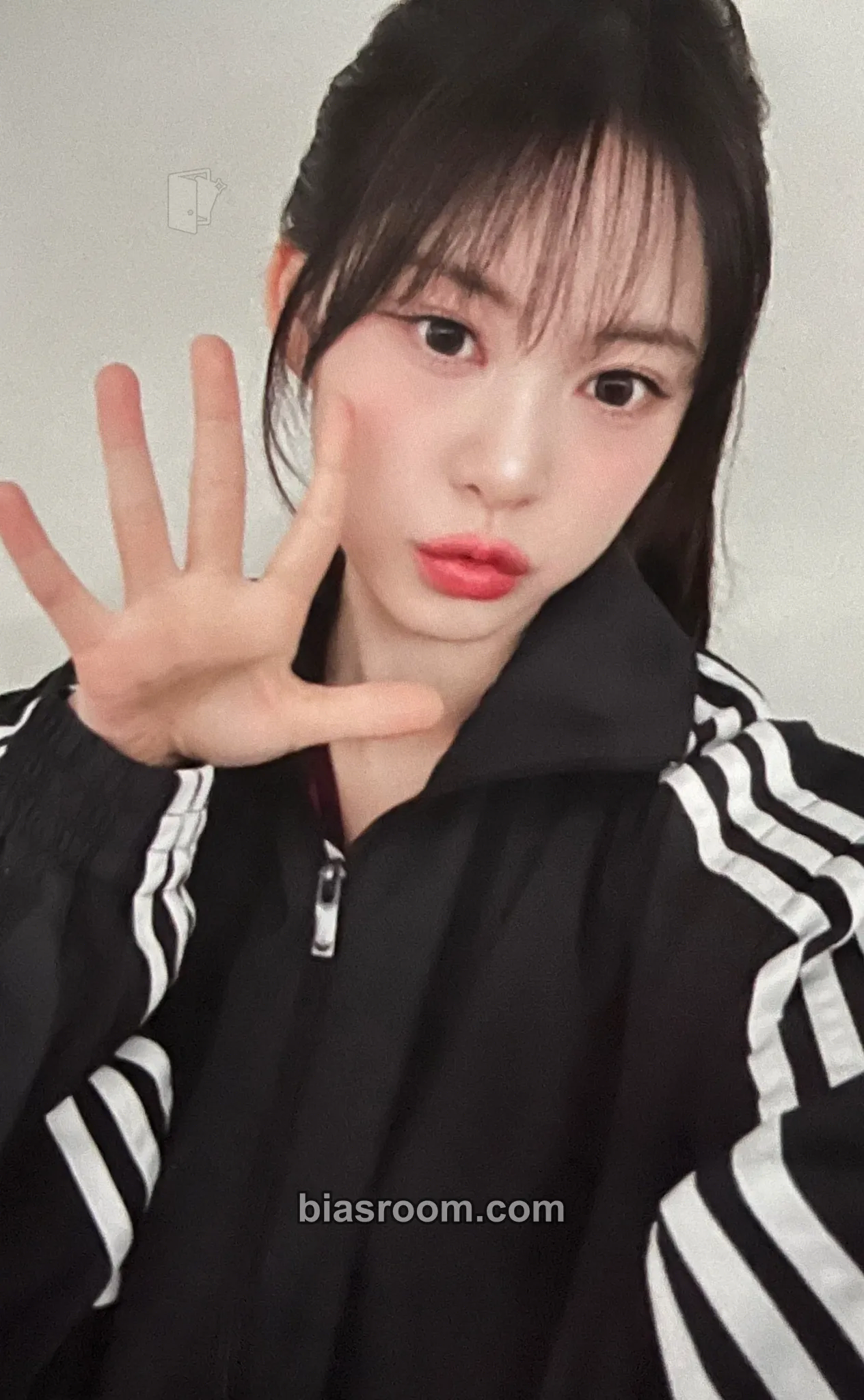Liv Yaho x RESCENE Photocard - RESCENE - RESCENE K-pop photocard