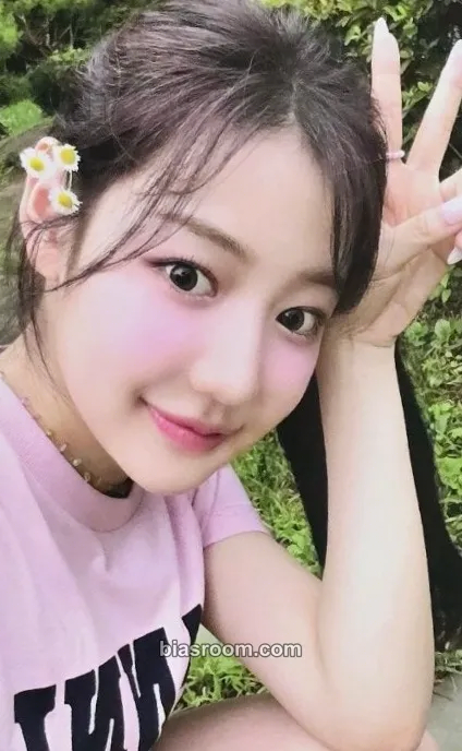 Yewon Love Tune Photocard - FIFTY FIFTY - FIFTY FIFTY K-pop photocard