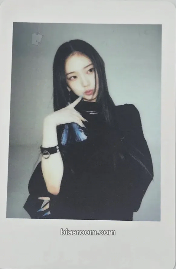 Leesol Delulu Pack Photocard - KiiiKiii - KiiiKiii K-pop photocard