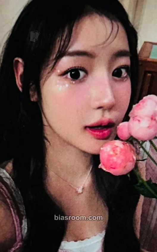 Yewon Love Tune Photocard - FIFTY FIFTY - FIFTY FIFTY K-pop photocard