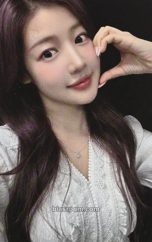 Yewon Love Tune Photocard - FIFTY FIFTY - FIFTY FIFTY K-pop photocard