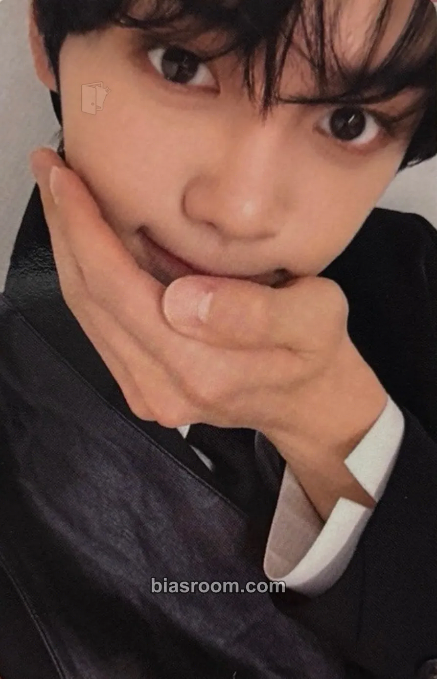 Gyuvin 2026 Seasons Greetings ‘(0_1) World’ Photocard - ZEROBASEONE - ZEROBASEONE K-pop photocard