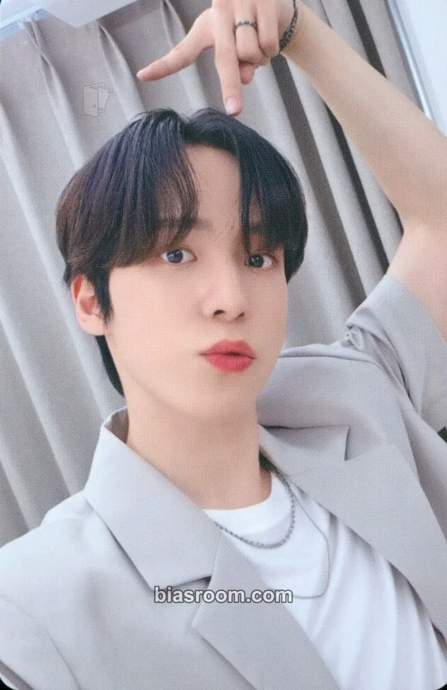 Yunho THE WORLD EP.2 : OUTLAW Photocard - ATEEZ - ATEEZ K-pop photocard