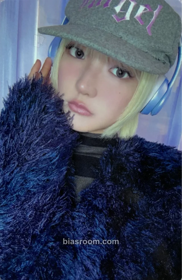 KiiiKiii - Jiyu - Delulu Pack Album album photocard headphone version