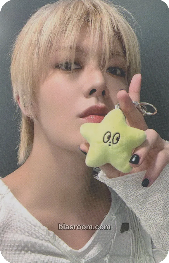 Yuta Neo City: The UNITY (3rd NCT127 Tour) Photocard - NCT 127 - NCT 127 K-pop photocard