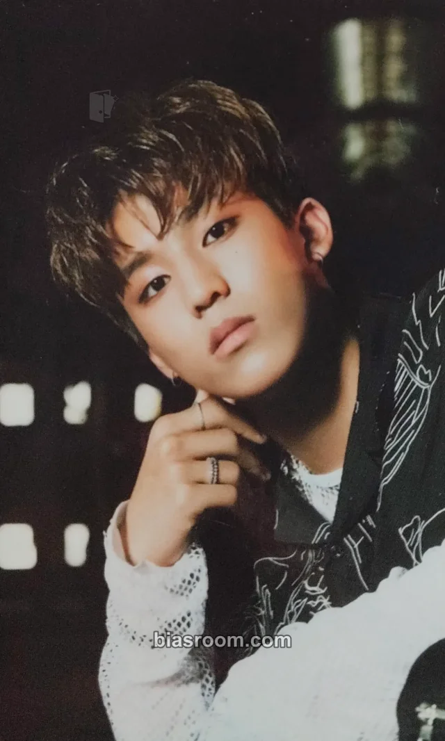 TREASURE - Park Jeongwoo - THE FIRST STEP: CHAPTER ONE Album album photocard black version version 2 concept photocard