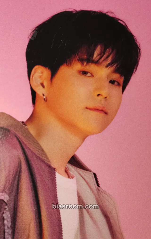 TREASURE - Yoshi - THE FIRST STEP: CHAPTER ONE Album album photocard black version version 3 concept photocard