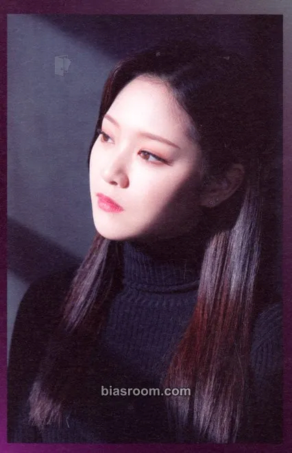 HyunJin LOONA 2nd Concert: LOONAVERSE Photocard - LOONA - LOONA K-pop photocard