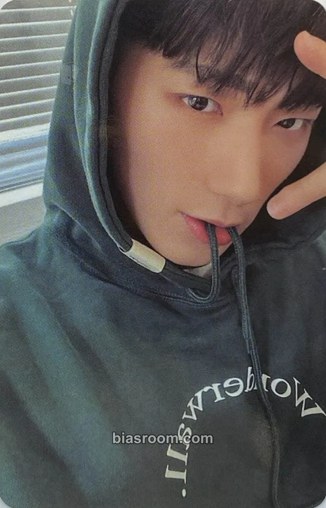 San Wonderwall Merchline Photocard - ATEEZ - ATEEZ K-pop photocard