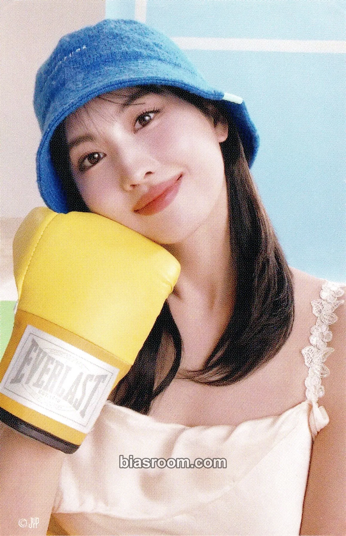 Momo TWICE 5th World Tour Ready to Be Photocard - TWICE - TWICE K-pop photocard