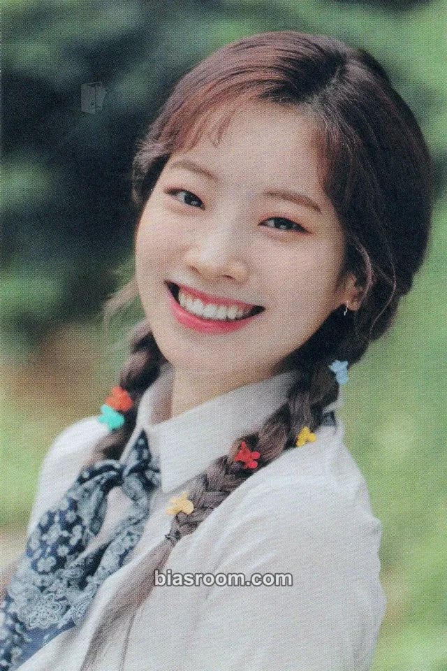 TWICE - Dahyun - ONCE WITH TWICE (5th Anniversary) Event photocard set merch photocard light band