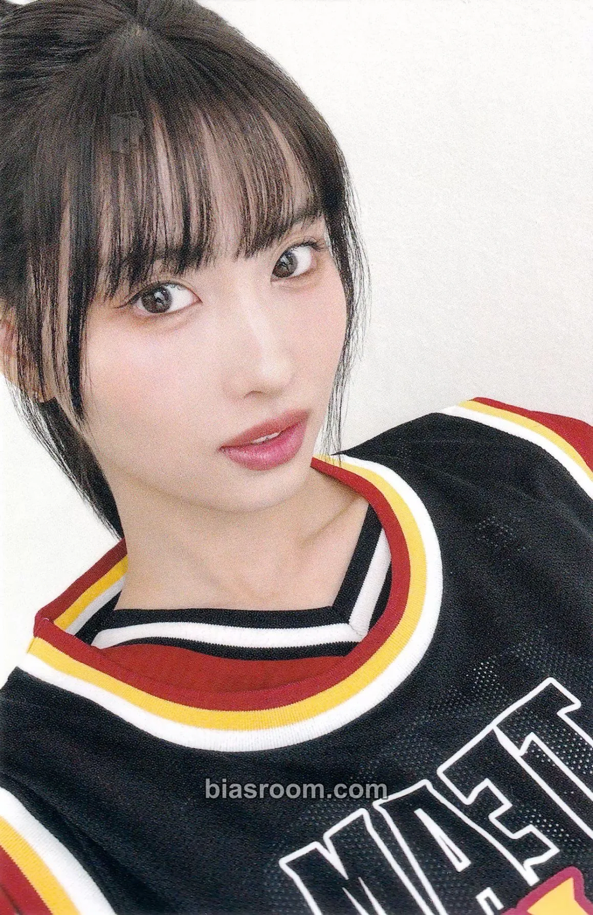 Momo TWICE 5th World Tour Ready to Be Photocard - TWICE - TWICE K-pop photocard
