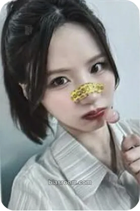 Jiyoon Wild Cherry Photocard - ICHILLIN’ - ICHILLIN’ K-pop photocard
