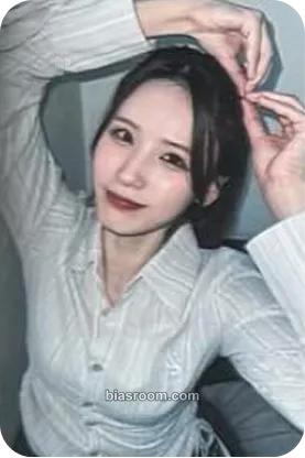 Jiyoon Wild Cherry Photocard - ICHILLIN’ - ICHILLIN’ K-pop photocard