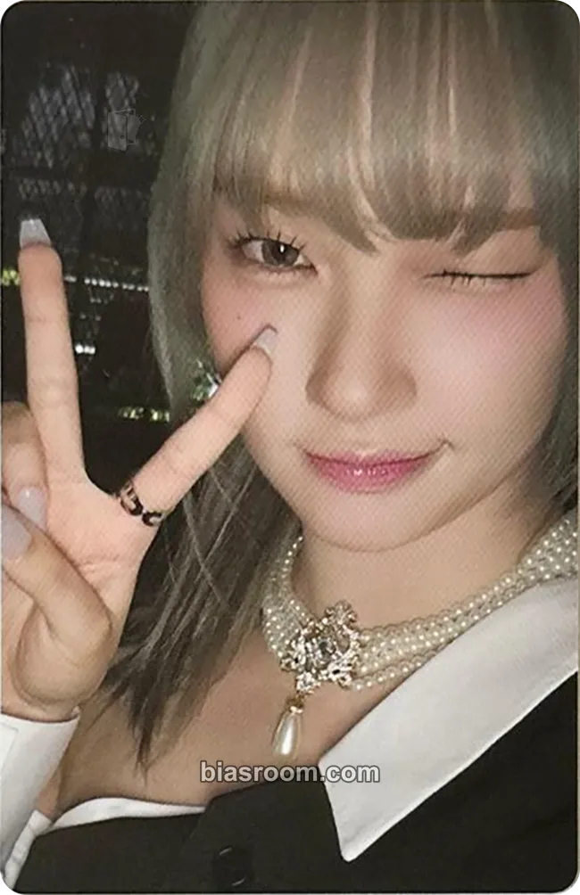 Geumhee L'heure Bleue Photocard - CSR - CSR K-pop photocard