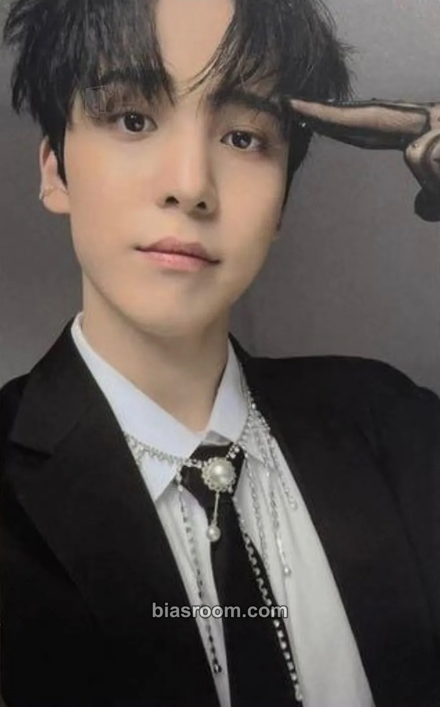 Yunho THE WORLD EP.PARADIGM Photocard - ATEEZ - ATEEZ K-pop photocard