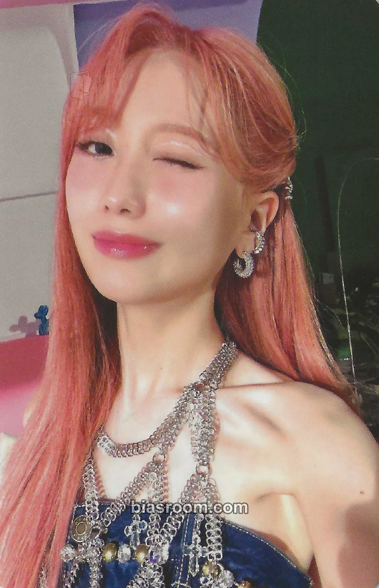 Sujeong Pink Moon Photocard - Ryu Sujeong - Ryu Sujeong K-pop photocard