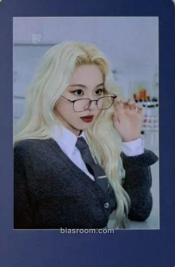Chaeyoung Formula of Love: O+T=<3 Photocard - TWICE - TWICE K-pop photocard