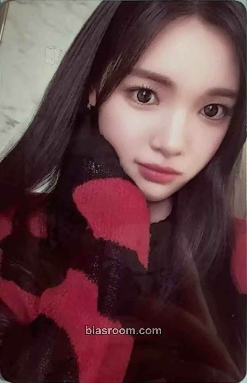 Yuha The Chase Photocard - Hearts2Hearts - Hearts2Hearts K-pop photocard
