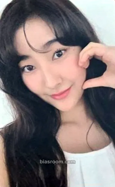 Aurora Plot Twist Photocard - AtHeart - AtHeart K-pop photocard