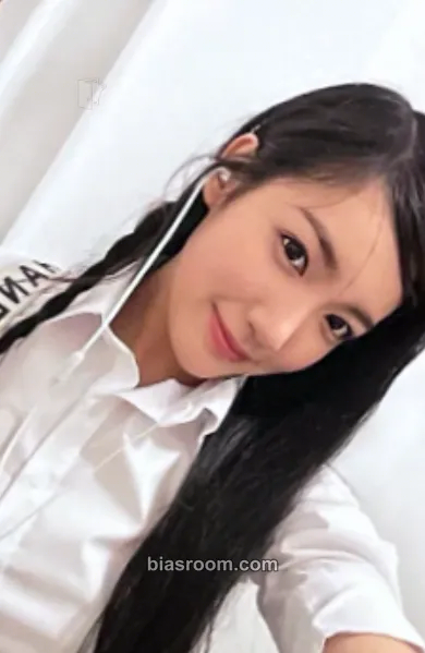 Seohyeon Plot Twist Photocard - AtHeart - AtHeart K-pop photocard