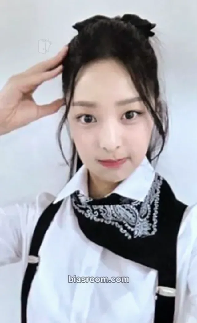 AtHeart - Nahyun - Plot twist Album album photocard set up version