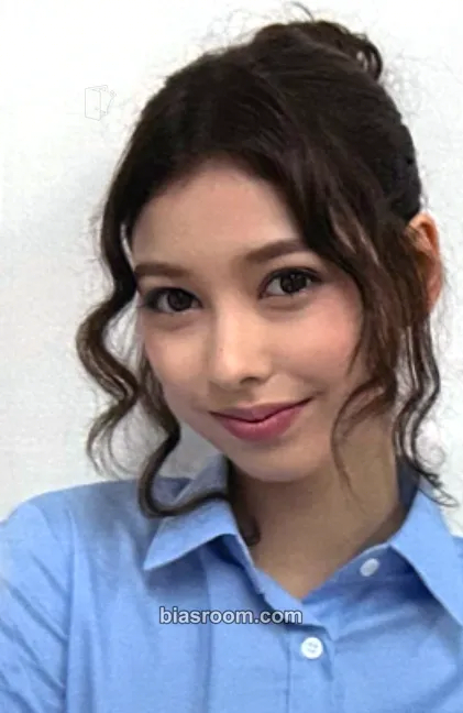 Michi Plot Twist Photocard - AtHeart - AtHeart K-pop photocard